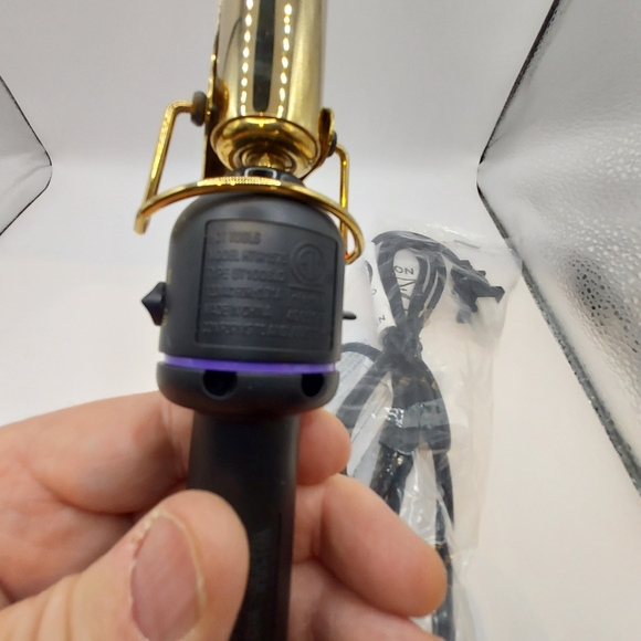 Hot Tools Signature Series Gold Curling Iron Wand 1' - HTIR1575. New, not in Box - Picture 6 of 6